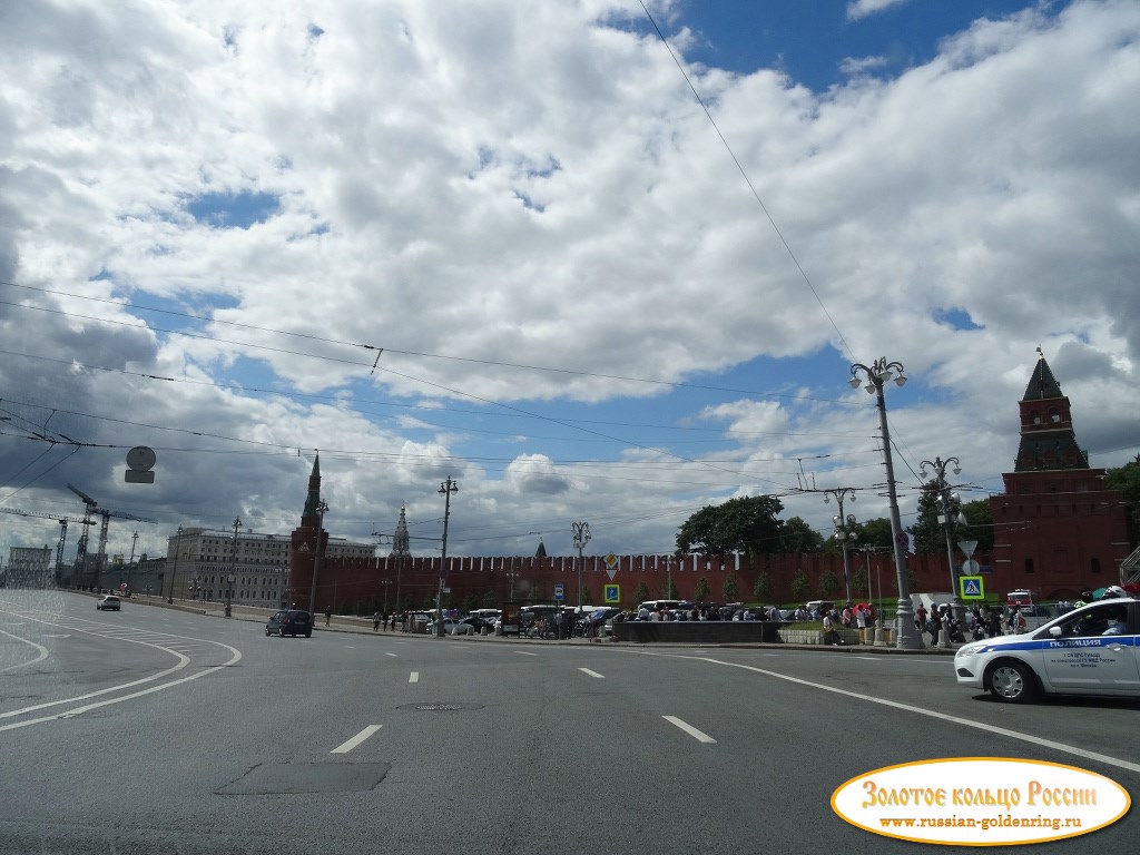 Центральные площади. Площадь Васильевский Спуск