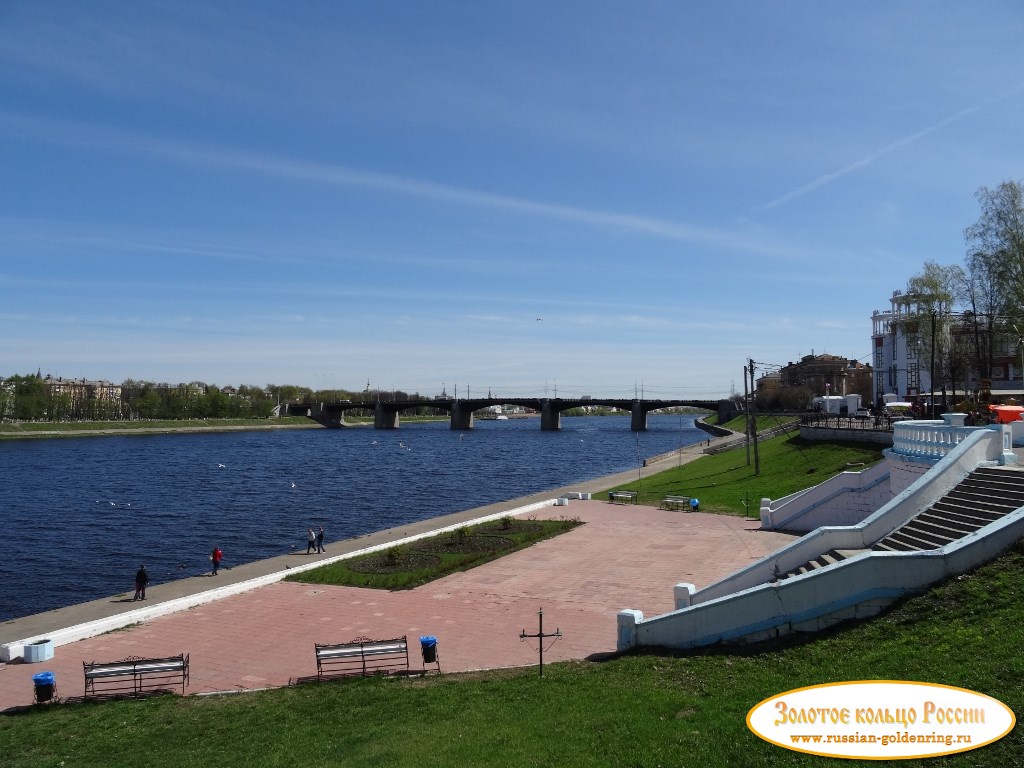 Нововолжский мост. Вид из Городского сада