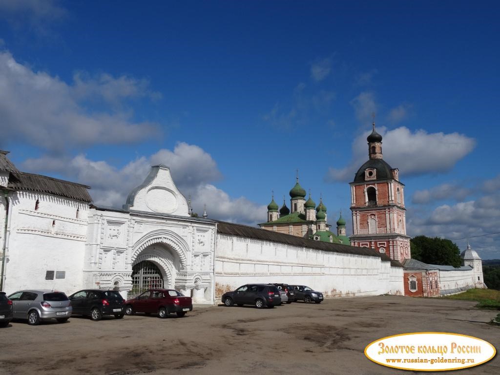 Горицкий монастырь (музей-заповедник). Крепостные стены