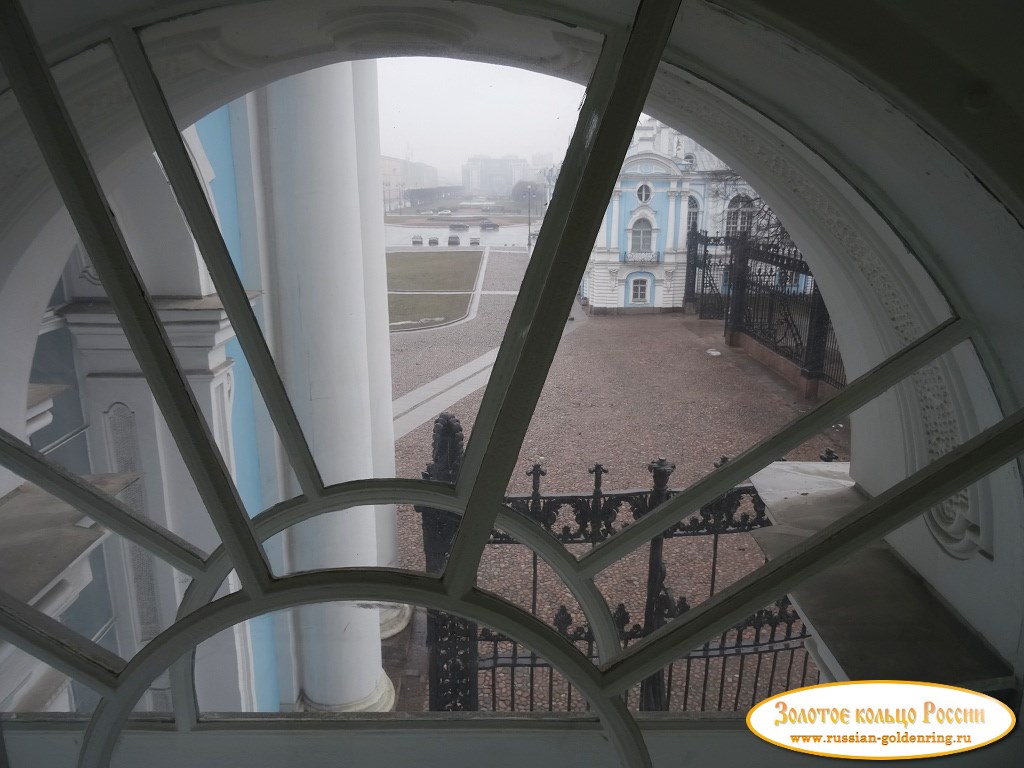 Смольный монастырь. Вид из окна северной винтовой лестницы