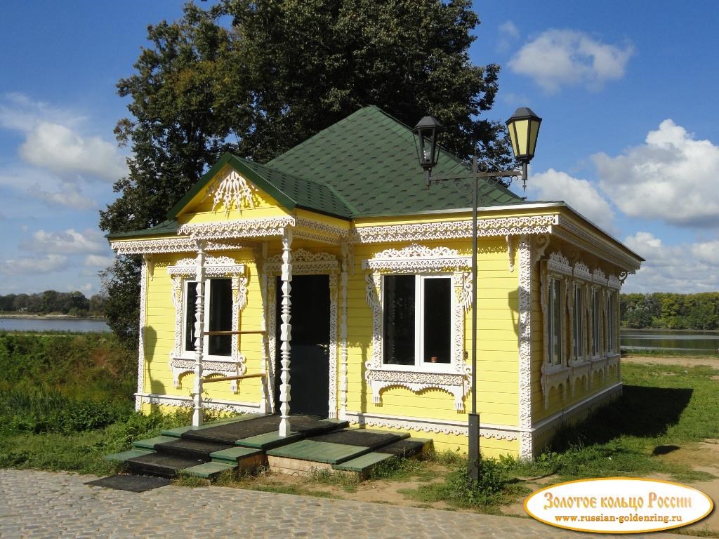 Угличский кремль. Деревянный дом с резьбой