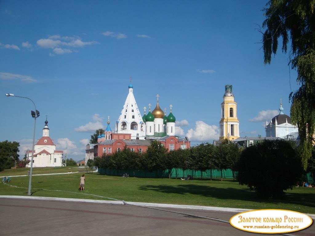 Коломенский Кремль. Вид на Соборную площадь из сквера Блюдечко