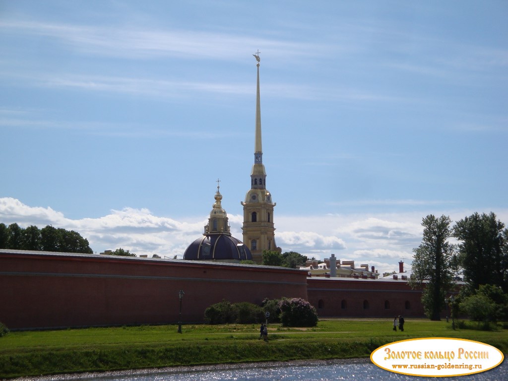 Петропавловская крепость. Летний день