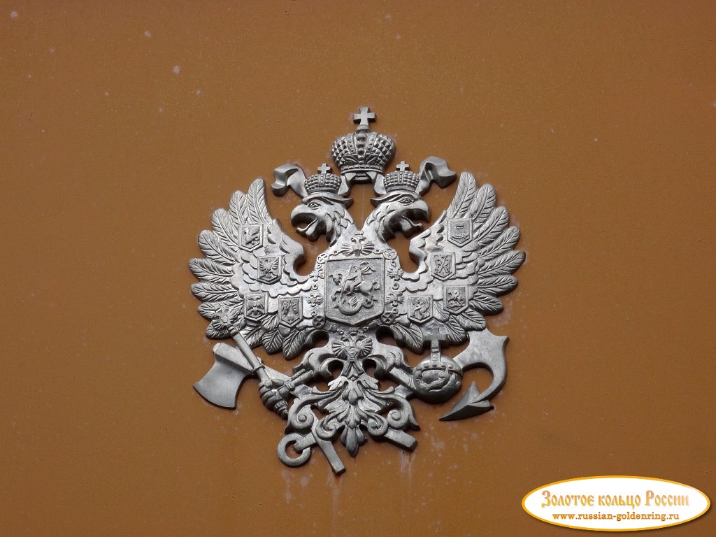 Музей железнодорожной техники. Герб Российской империи на вагоне