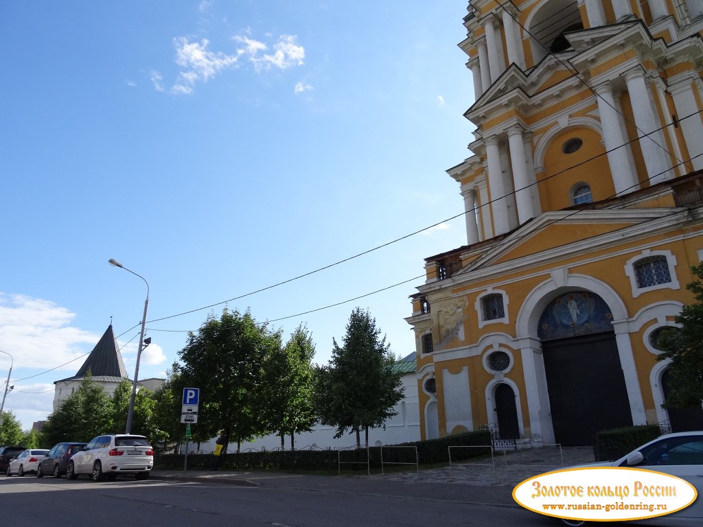 Новоспасский монастырь. Вид на Восточную башню со стороны колокольни