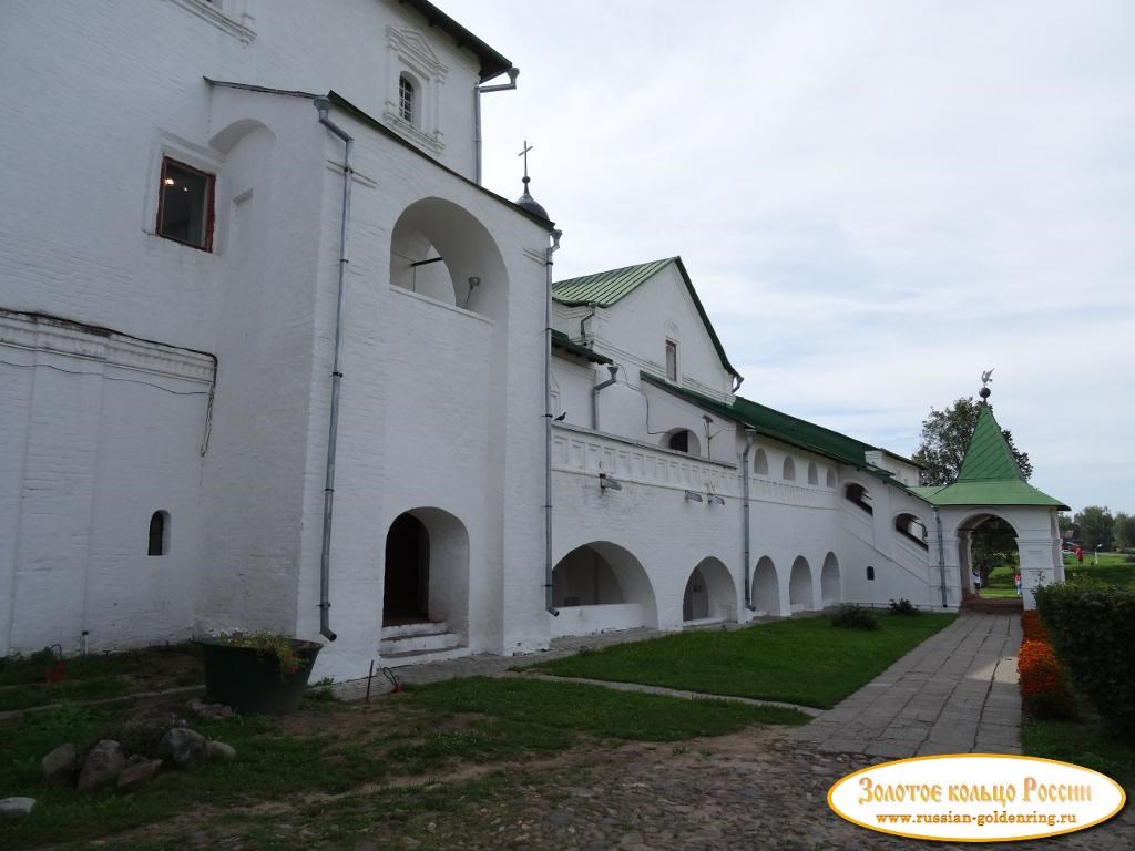 Суздальский Кремль. Архиерейские палаты