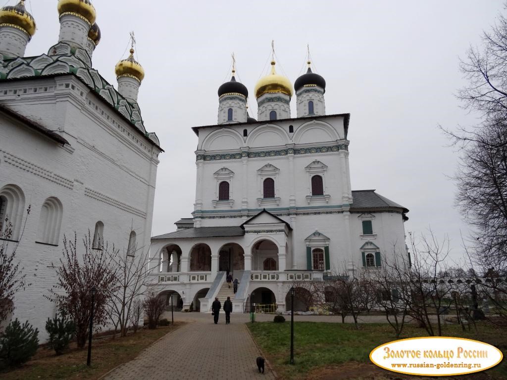 Иосифо-Волоцкий монастырь. Успенский собор и церковь Богоявления