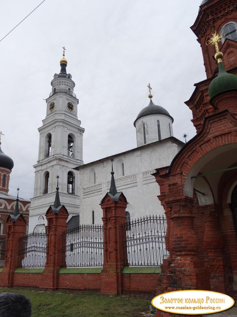 Волоколамский кремль. Воскресенский собор с колокольней