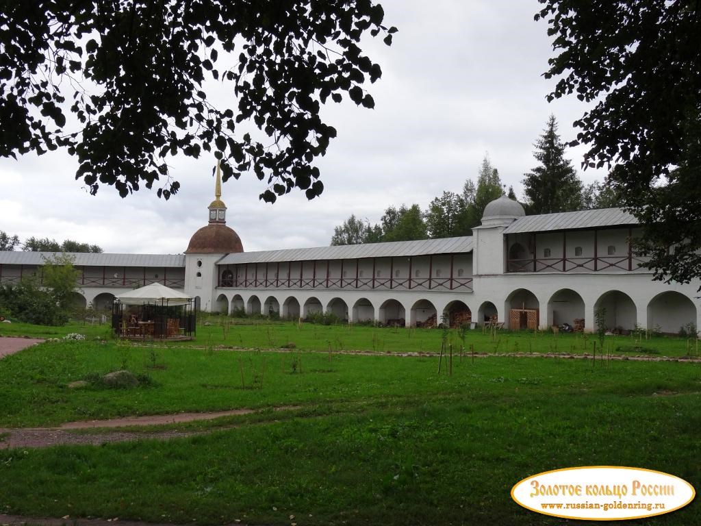 Богородичный Тихвинский Успенский монастырь. Хозяйственная территория