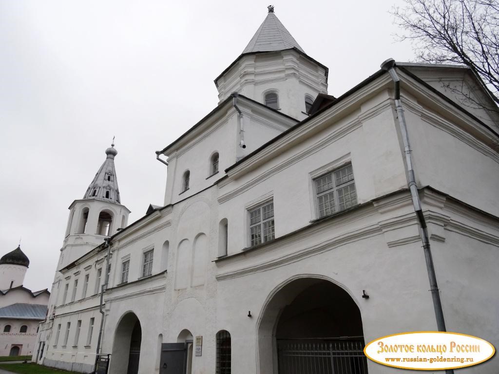 Ярославово Дворище. Надвратная башня Гостиного двора