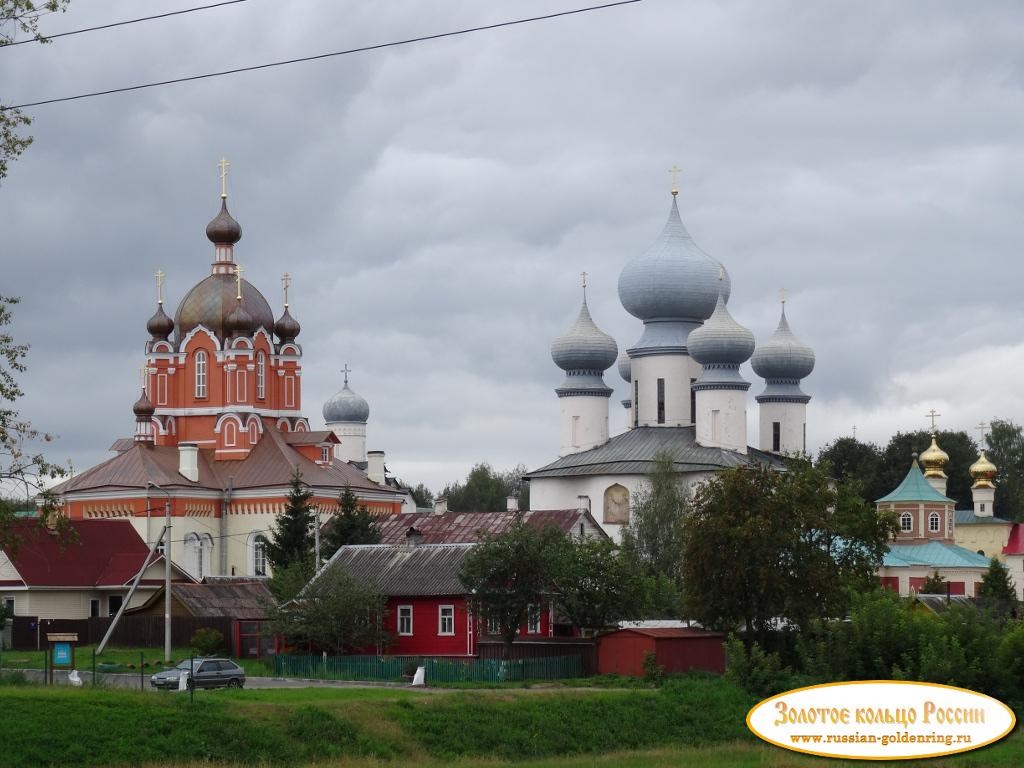 Богородичный Тихвинский Успенский монастырь. Вид со стороны шлюза