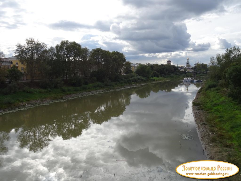 Красный мост (пешеходный). Река Вологда