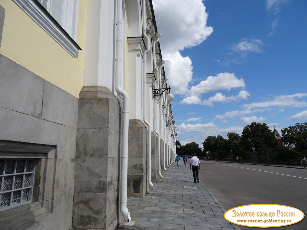 Московский кремль. Возле Большого Кремлёвского дворца