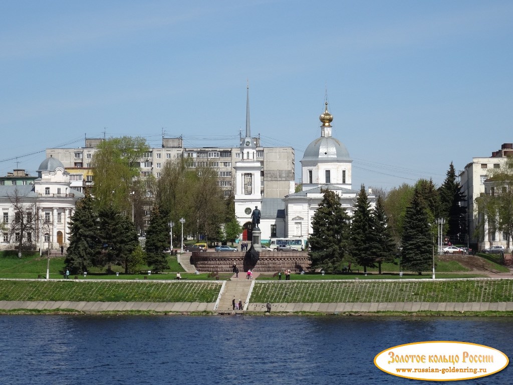 Городской сад. Вид на памятник Афанасию Никитину