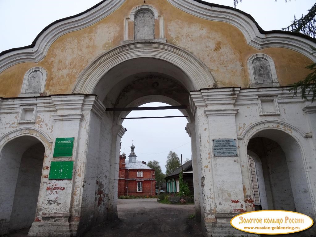 Знаменский женский монастырь. Центральные ворота