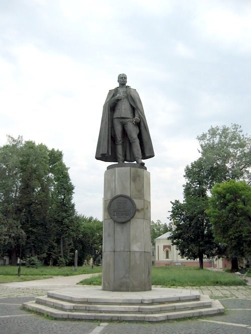 Памятник Нестерову. Нижний Новгород