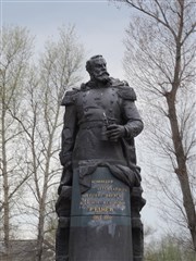 Тула. Памятник В.Ф. Рудневу, командиру легендарного крейсера Варяг