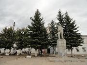 Судиславль. Памятник Ленину и здание торговых рядов