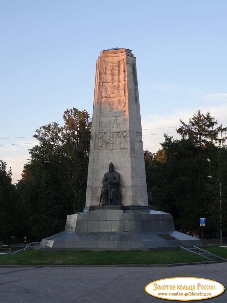 Памятник в честь 850-летия Владимира. Владимир