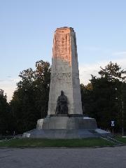 Владимир. Памятник в честь 850-летия Владимира