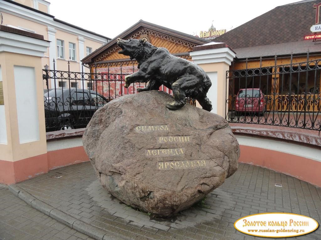 Памятник медведю (символ России, легенда Ярославля). Ярославль