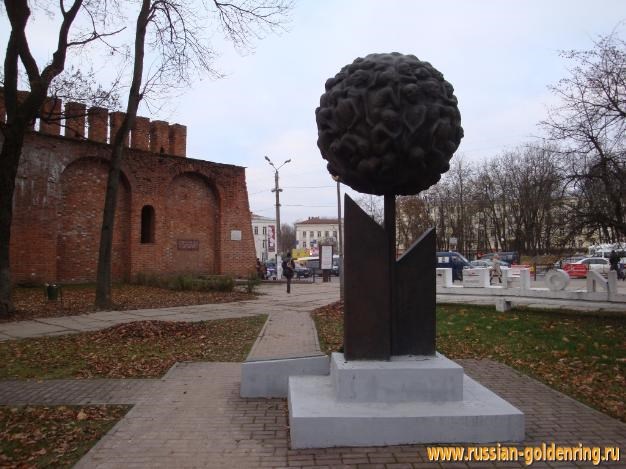 Достопримечательности Смоленска. Памятник Опалённый цветок