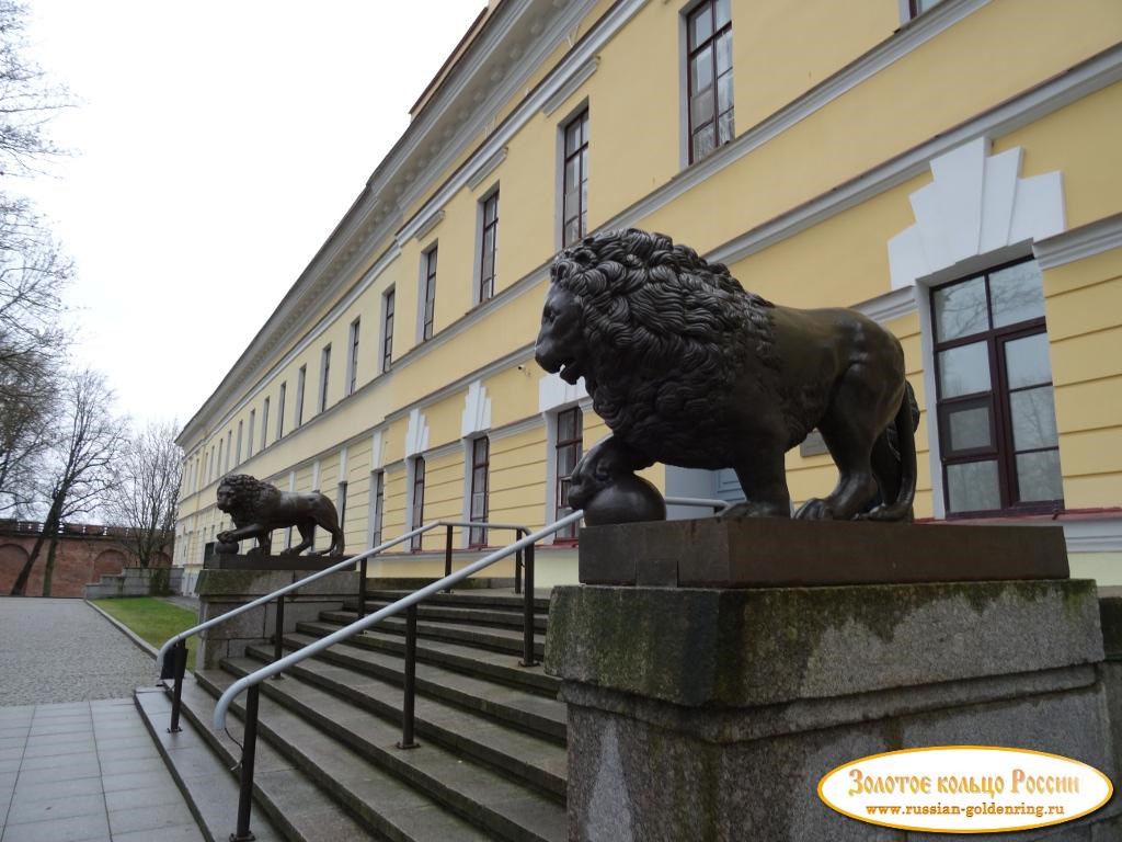 Здание Присутственных мест (исторический музей). Великий Новгород