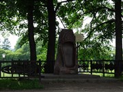 Вязьма. Памятник русскому лаптю