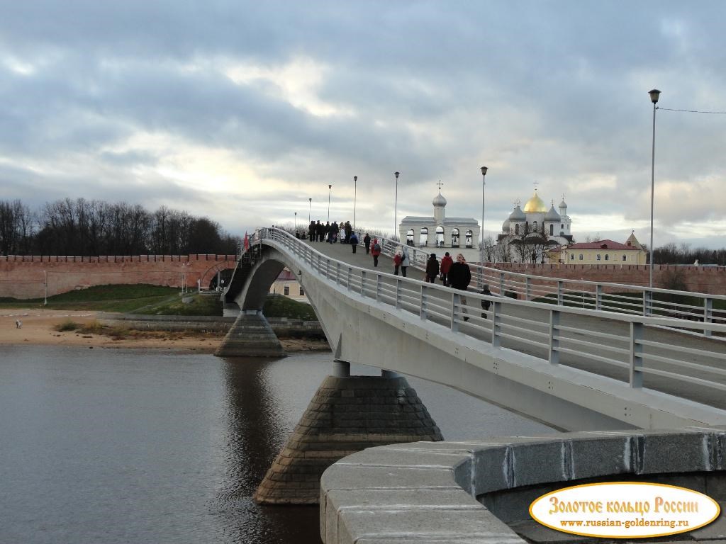 Пешеходный мост через Волхов (Горбатый мост). Великий Новгород