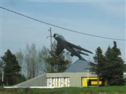 Крестцы. Памятник лётчикам Великой Отечественной войны