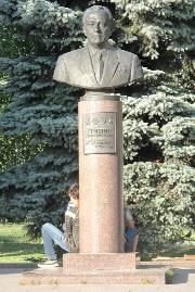 Серпухов. Памятник В.В. Гришину