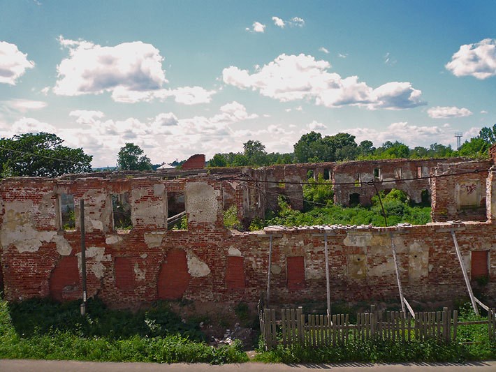 Развалины конюшенного двора. Ростов Великий