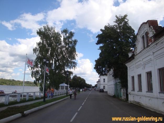 Достопримечательности Плёса. Городская набережная