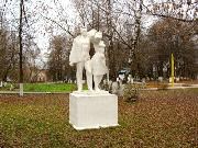 Медынь. Скульптура молодых колхозников