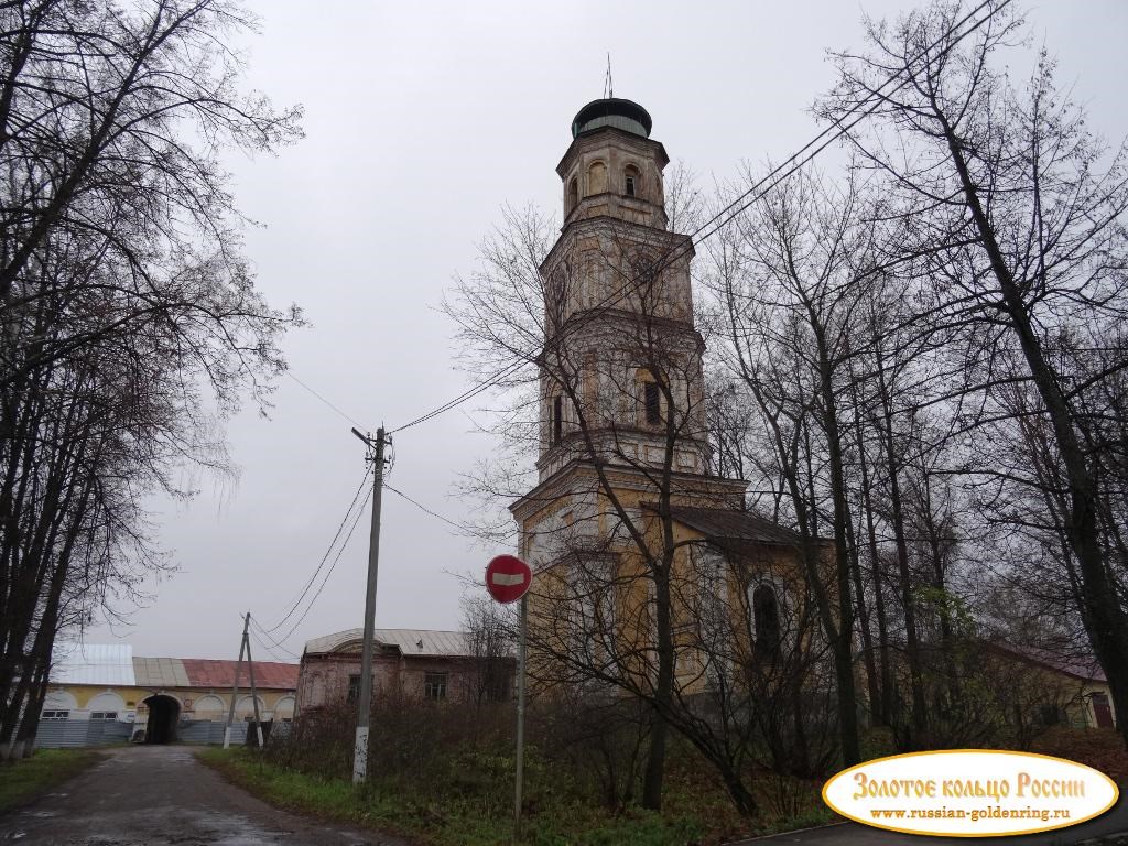 Колокольня бывшей Крестовоздвиженской церкви. Ростов Великий