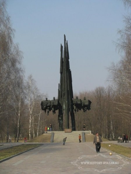 Памятник советско-польскому братству по оружию. Рязань